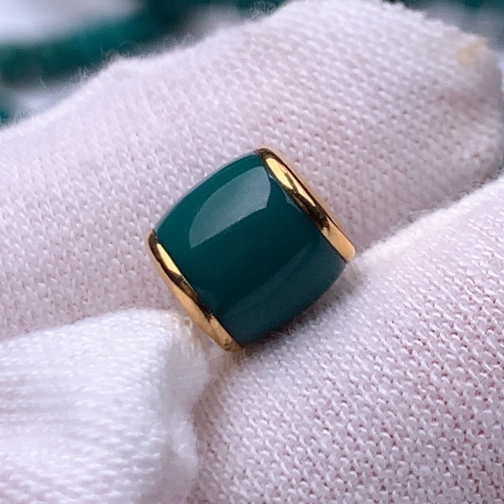 绿松石车挂18K金镶嵌