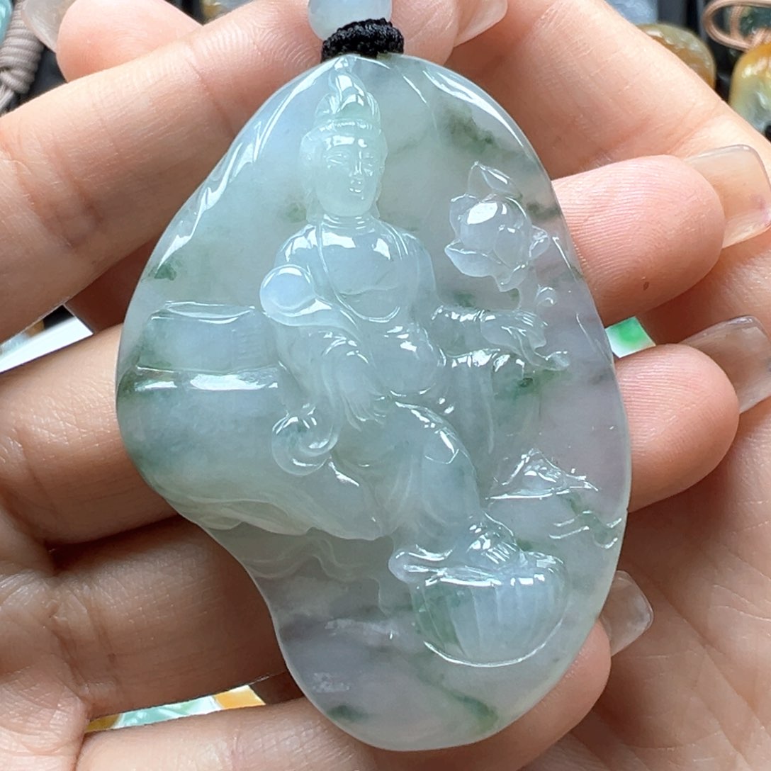 翡翠颈饰未镶嵌观音