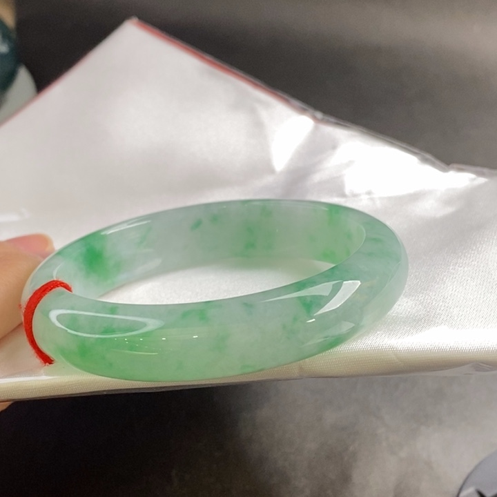 翡翠手镯未镶嵌52.7圈