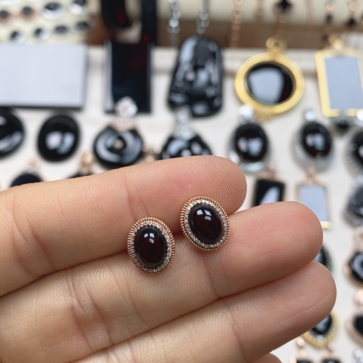 翡翠18K金镶嵌耳饰