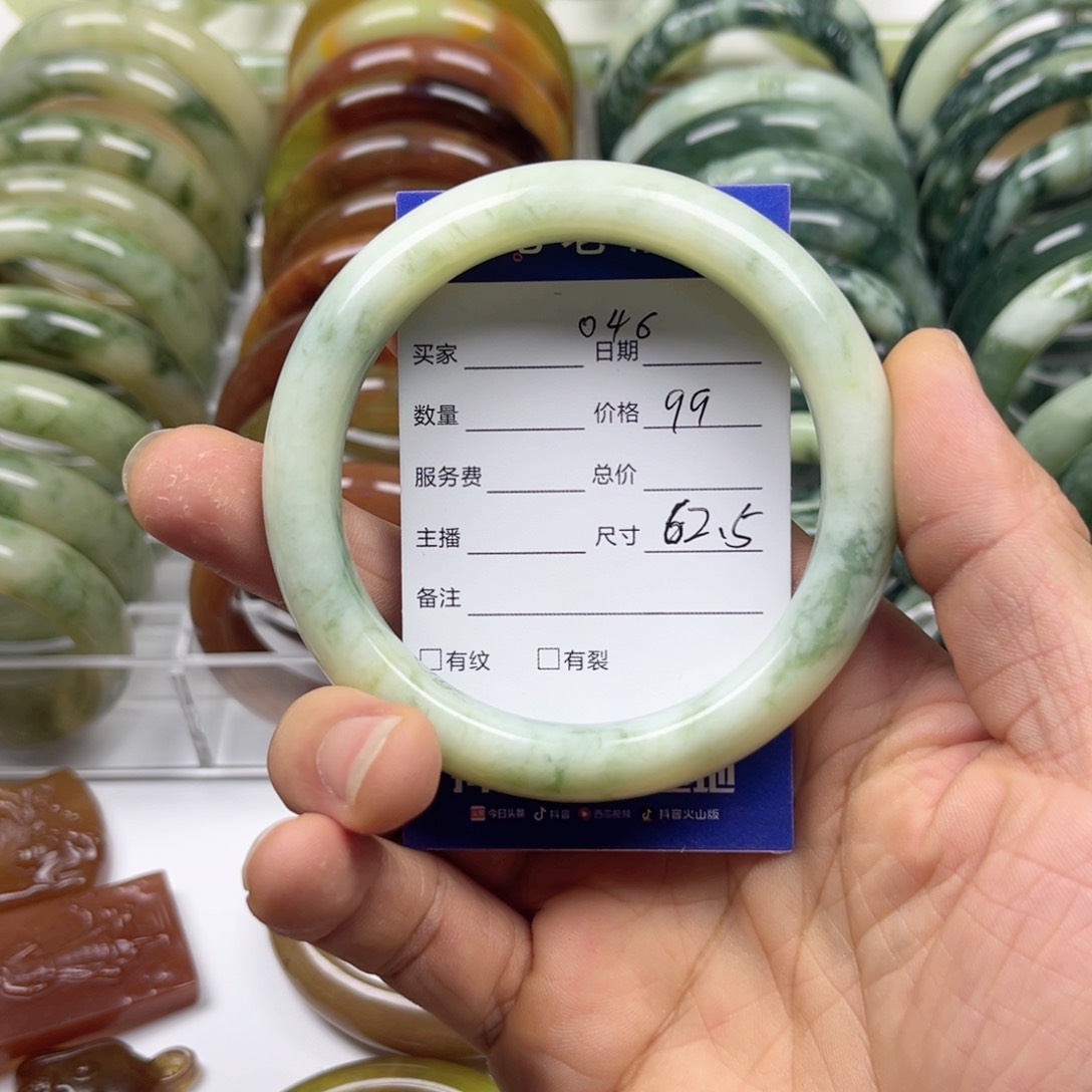 透闪石-蛇纹石玉手镯未镶嵌