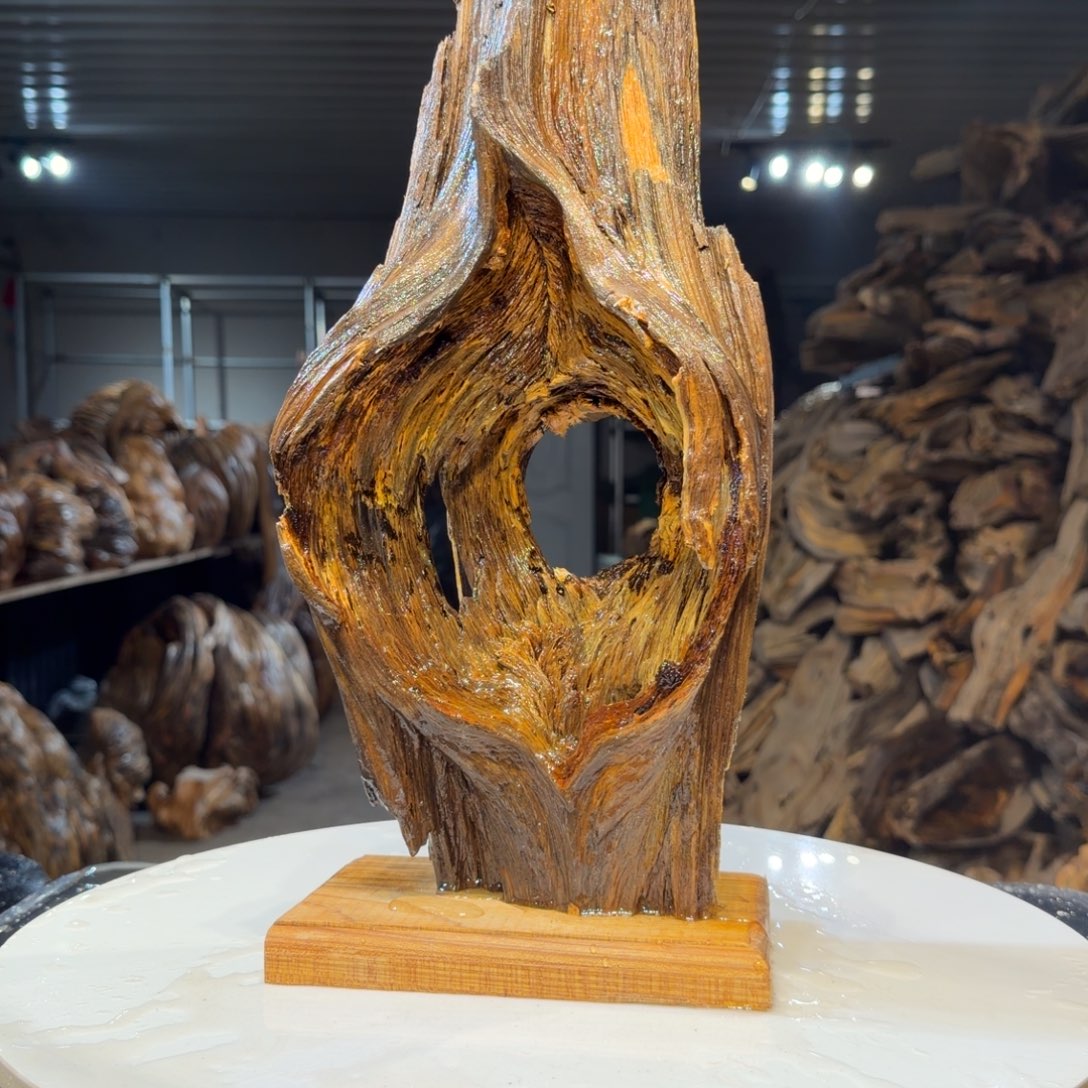 内***人木王一刀琥珀木摆件57