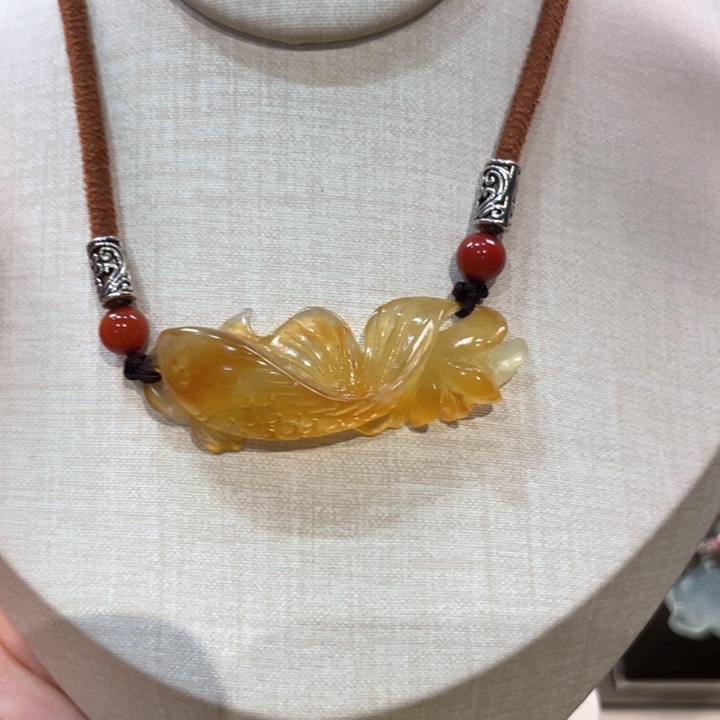 蛇纹石玉颈饰未镶嵌