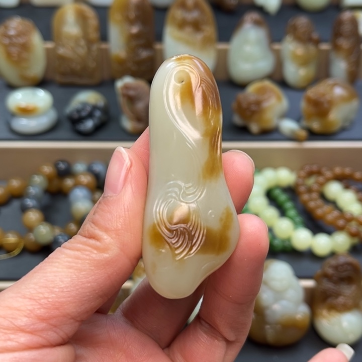 和田玉（糖玉）未镶嵌颈饰