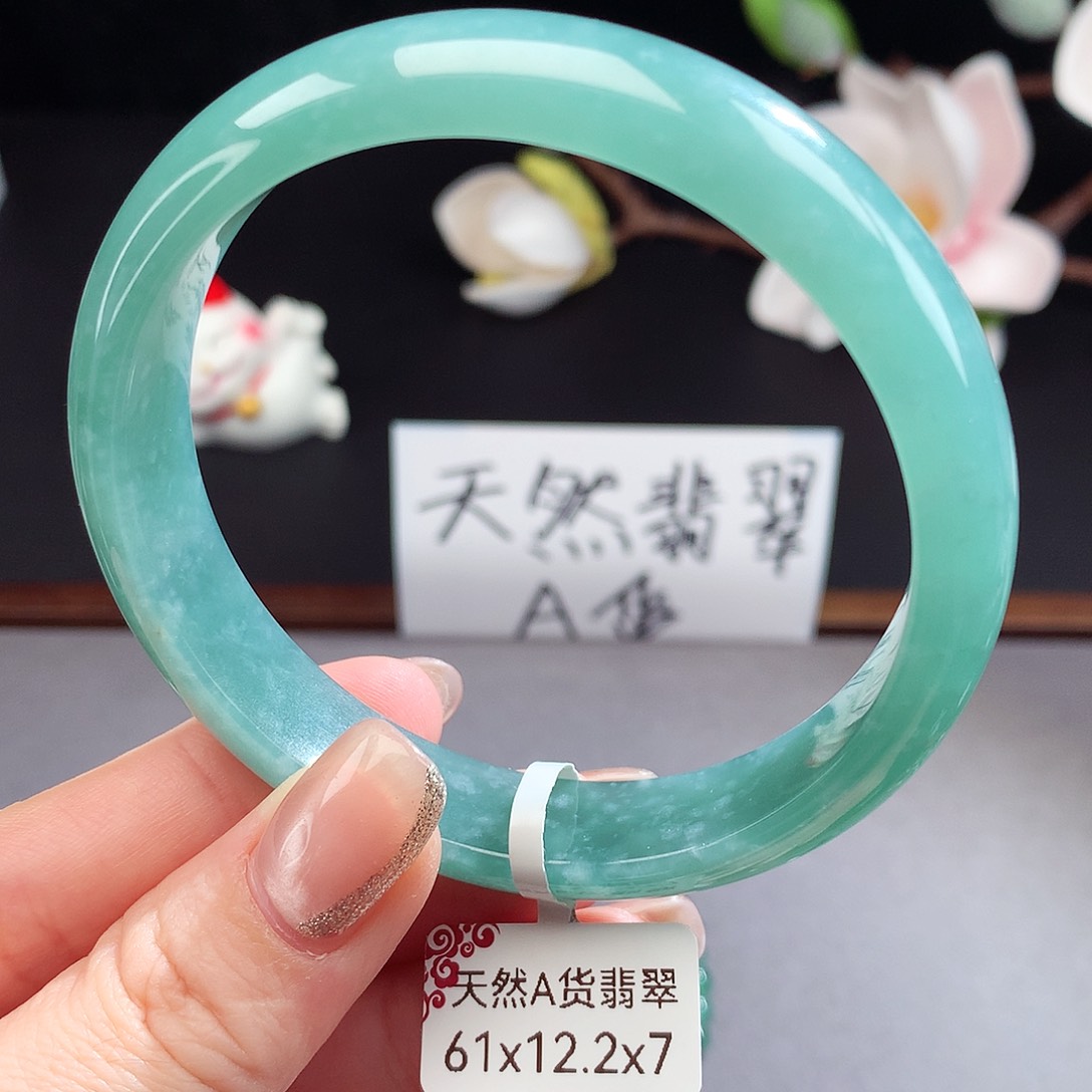 翡翠手镯（圆镯）未镶嵌龙*