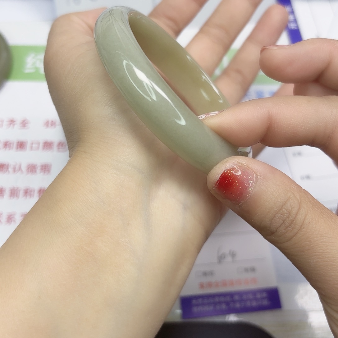 石英质玉未镶嵌手镯51/60