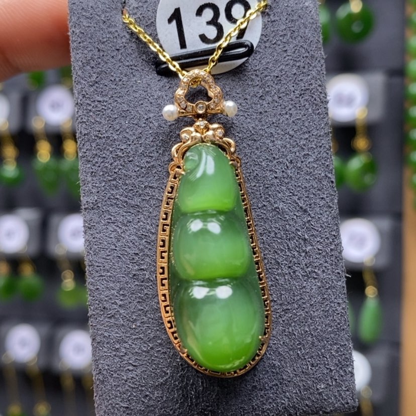 【闪购商品】和田玉颈饰18K金镶嵌30x11.8x10.6mm福豆吊坠