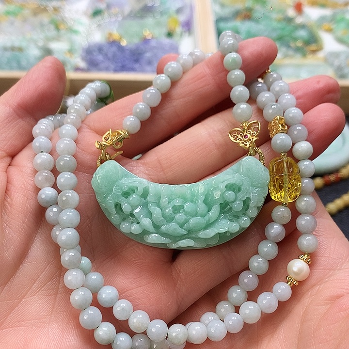 翡翠颈饰未镶嵌吊坠