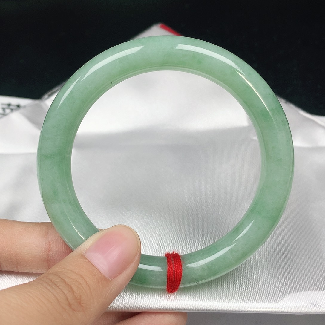 翡翠手镯未镶嵌8024圆