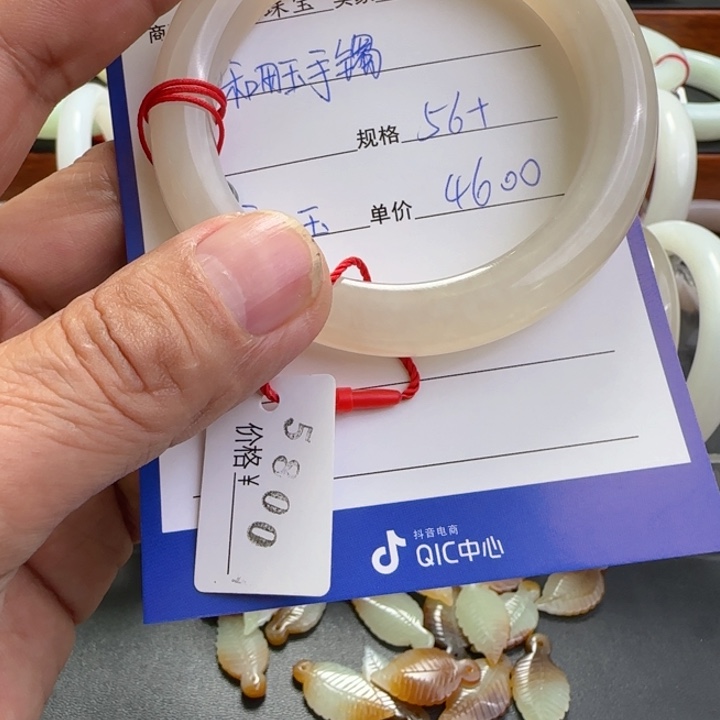 和田玉手镯未镶嵌时*人