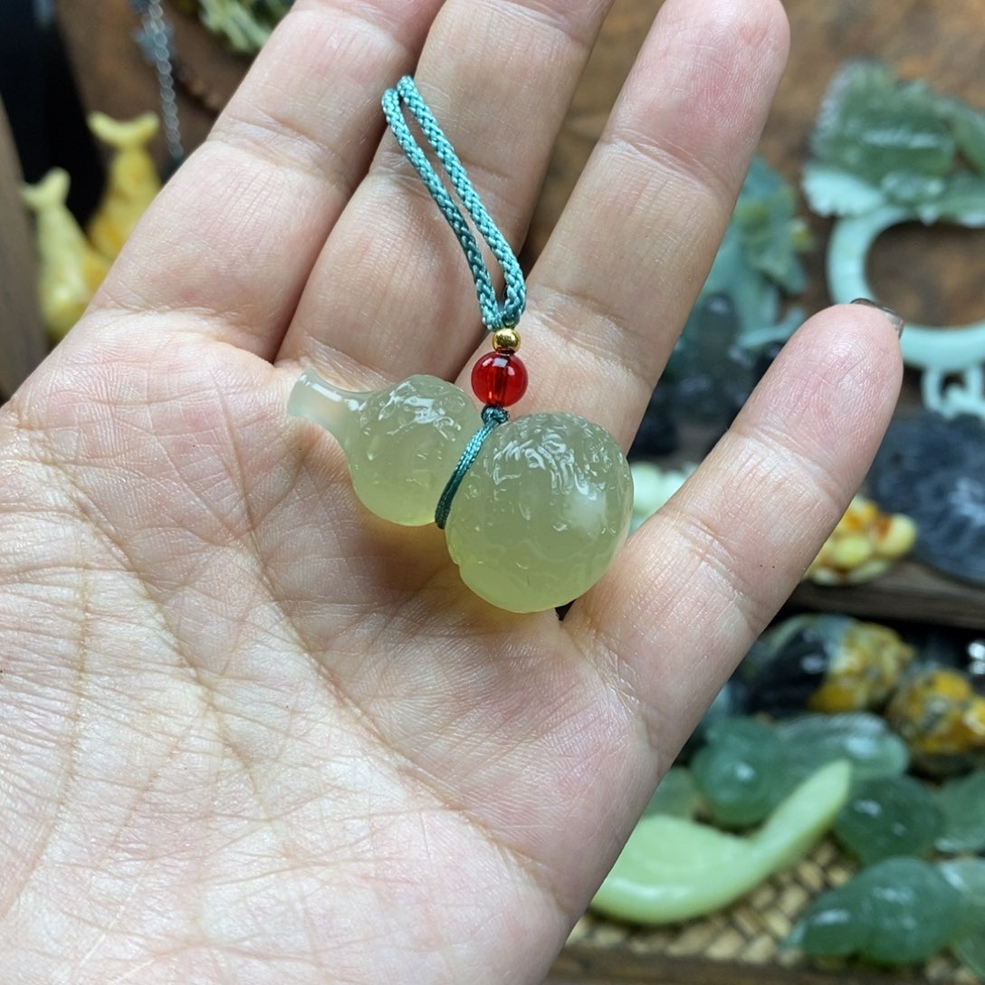 蛇纹石玉未镶嵌吊坠(赠链)
