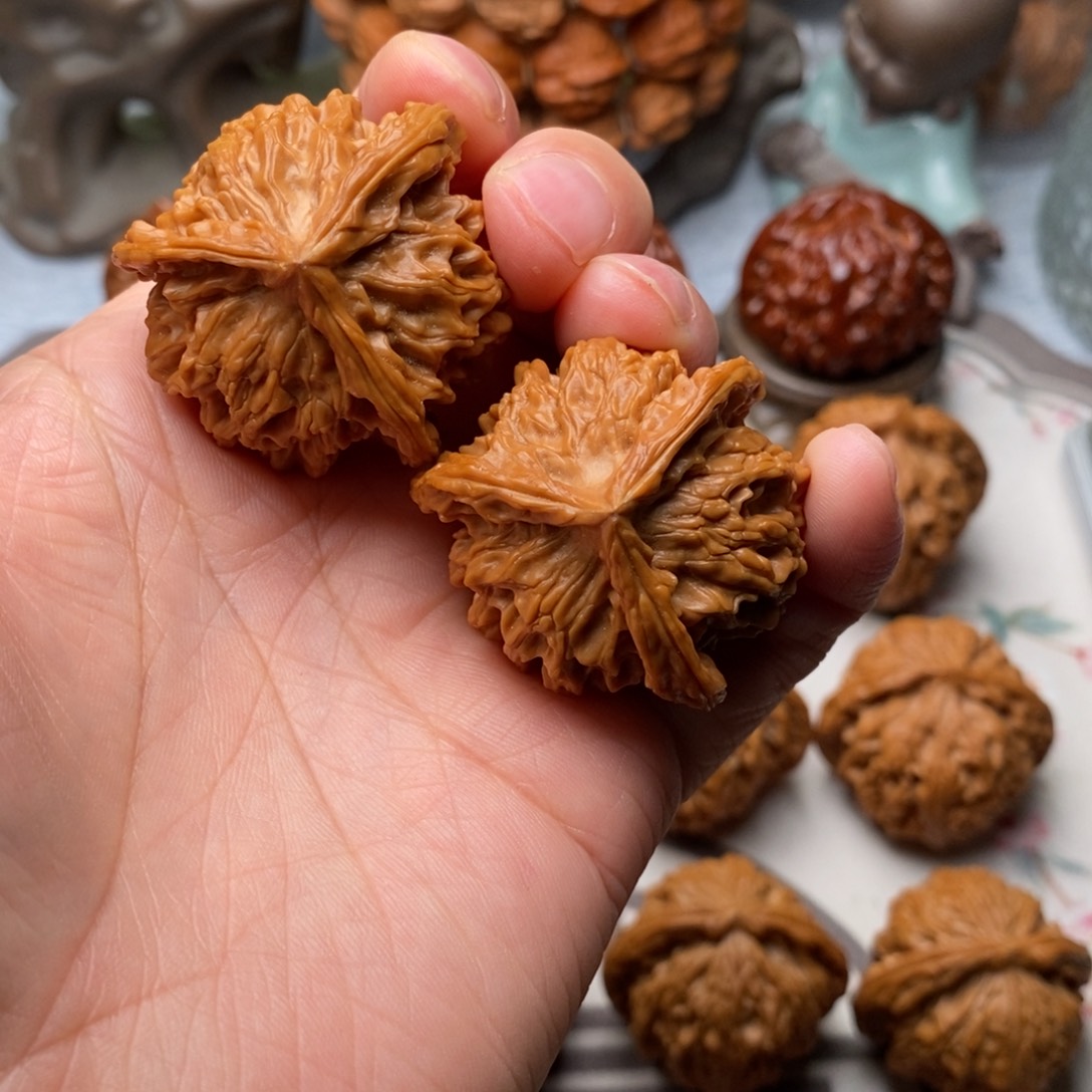 馫***垚文玩核桃把件三棱