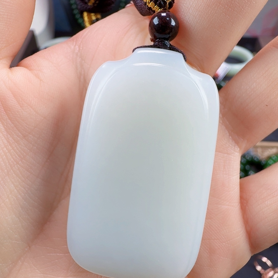 吊坠(赠链)未镶嵌和田玉（白玉）时*