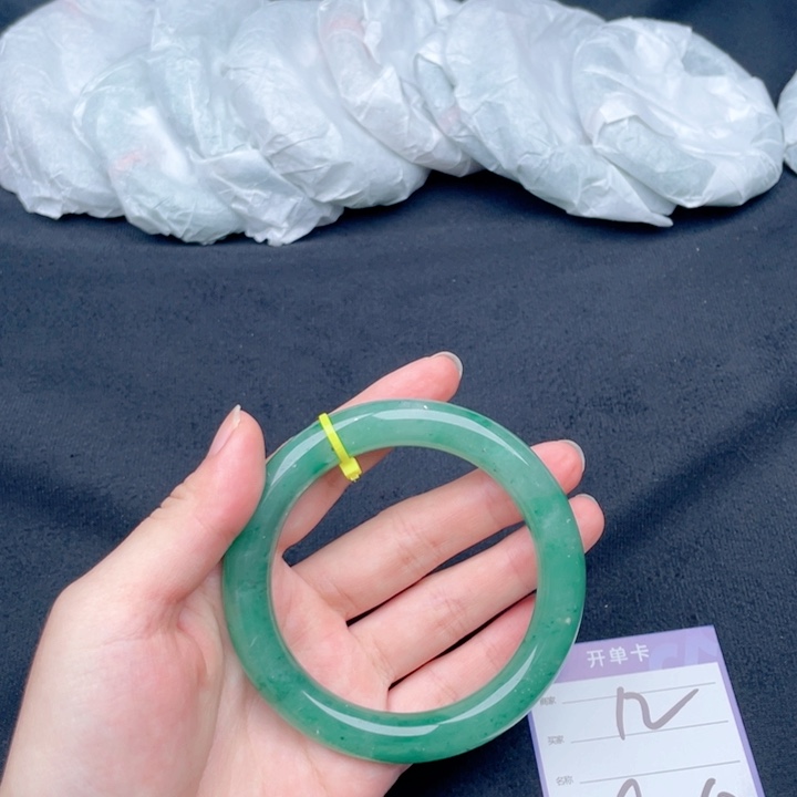 石英质玉（非洲翠）手镯未镶嵌12