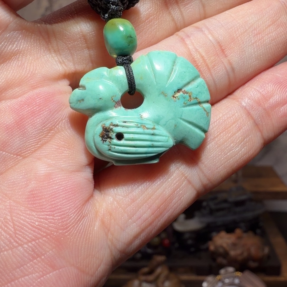 甜***瓜绿松石未镶嵌颈饰