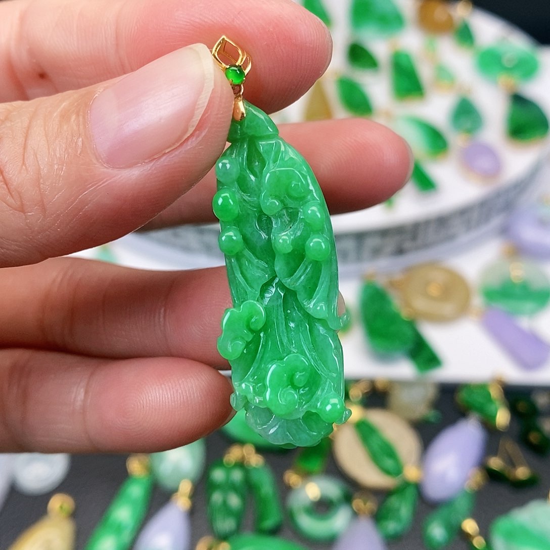 翡翠吊坠(不含链)18K金镶嵌