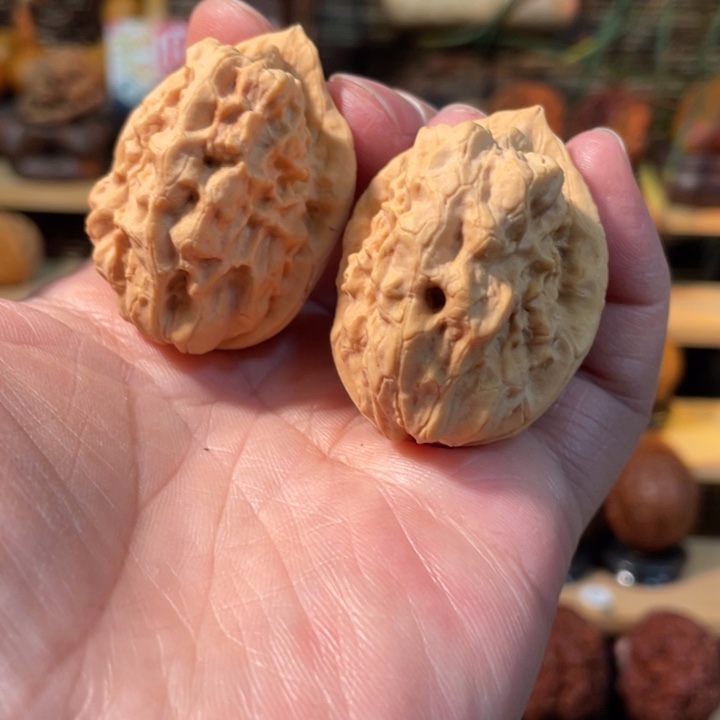 恬***澈文玩核桃把件编号70