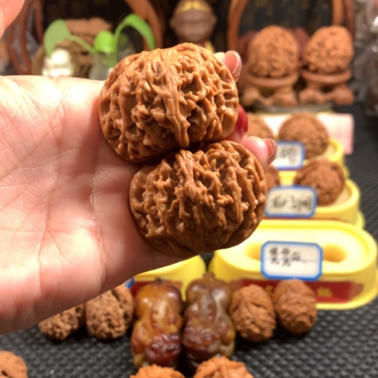 文玩核桃把件饕餮纹