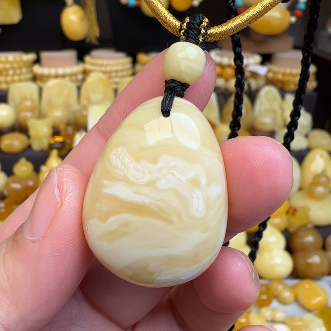 琥珀未镶嵌套链天然俄料浓白妖花蜜蜡水滴吊坠