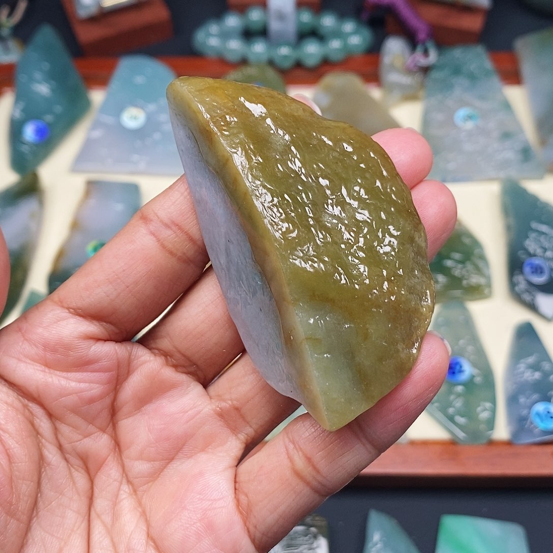 翡翠颈饰未镶嵌翡翠