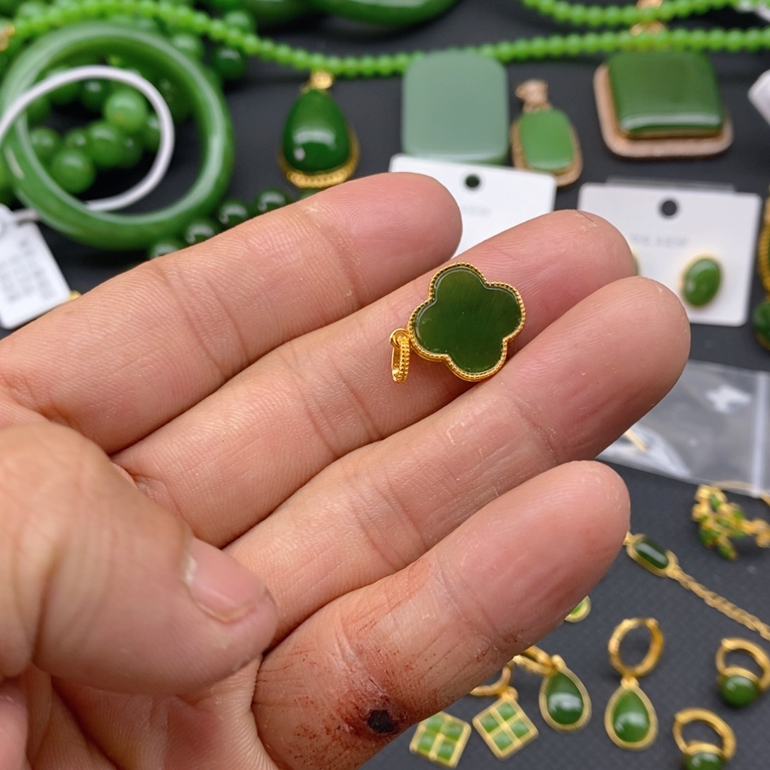 和田玉（碧玉）颈饰银S925镀金镶嵌