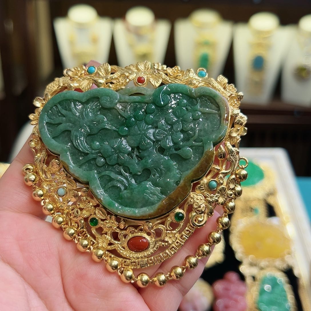 翡翠颈饰未镶嵌古风