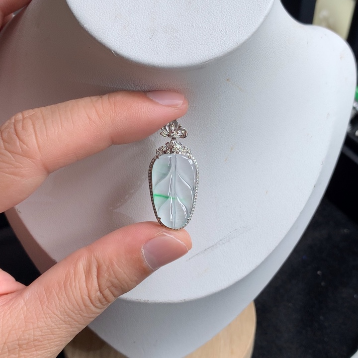 翡翠吊坠(不含链)18K金镶嵌