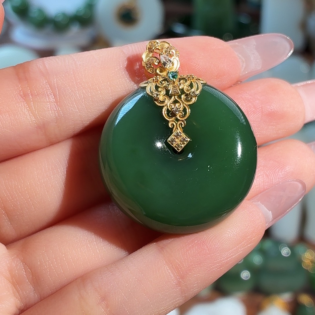 今***°和田玉18K金镶嵌颈饰T