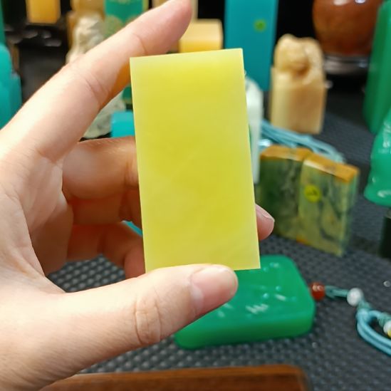 印石寿山石艾叶绿扁章