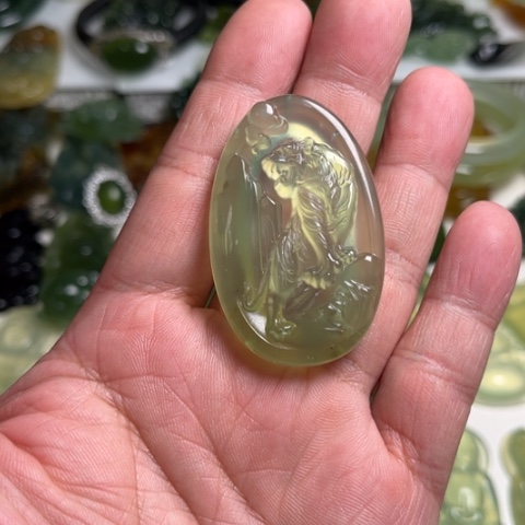 蛇纹石玉未镶嵌颈饰