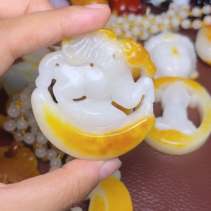和田玉未镶嵌颈饰龙*