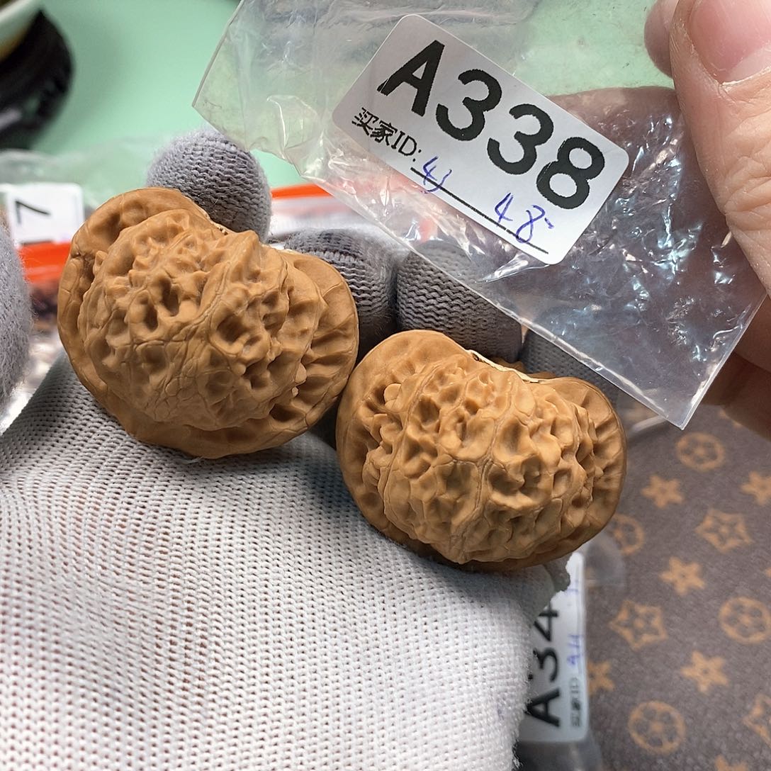 桃核把件宫灯43尺。       