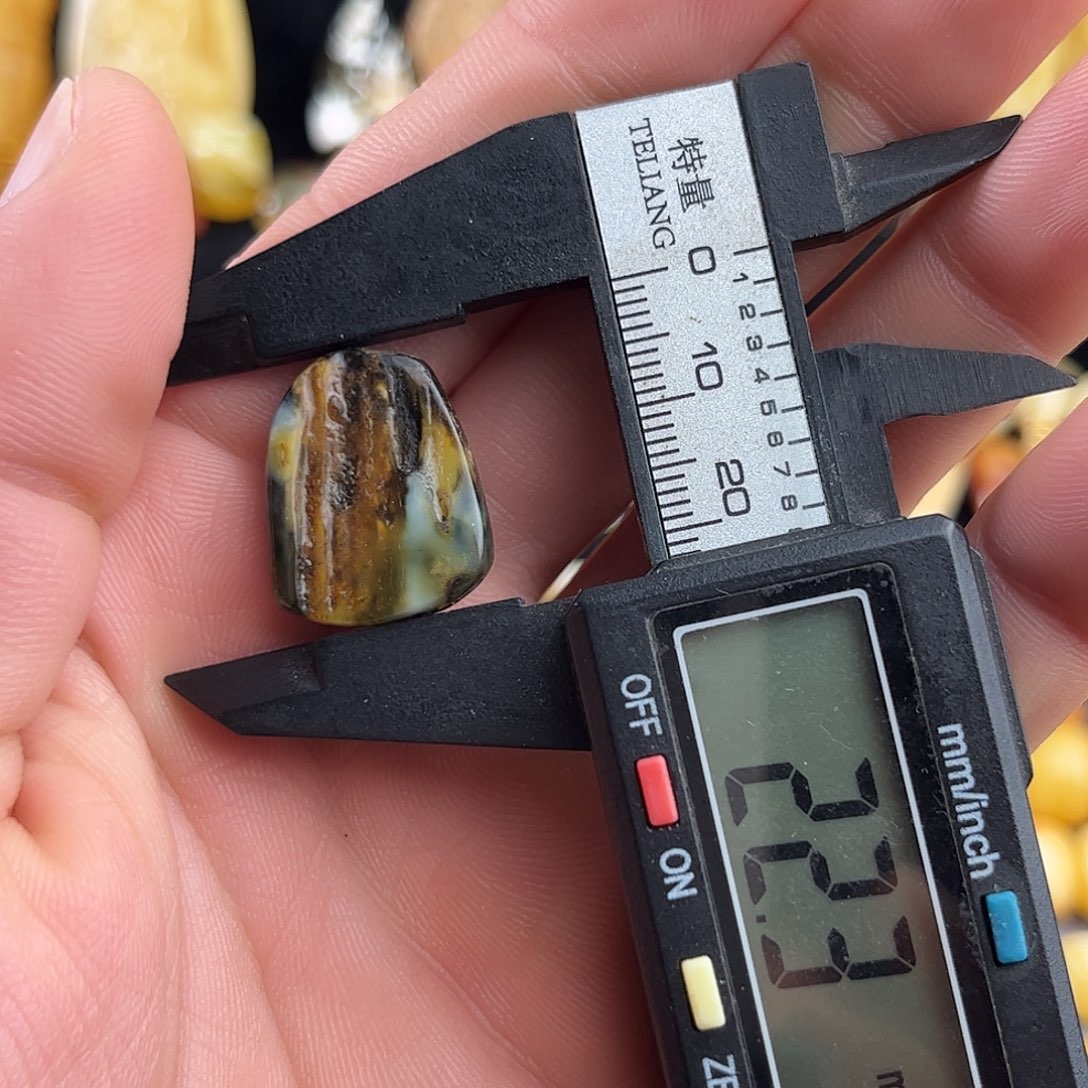 蜜蜡未镶嵌珠宝奇石