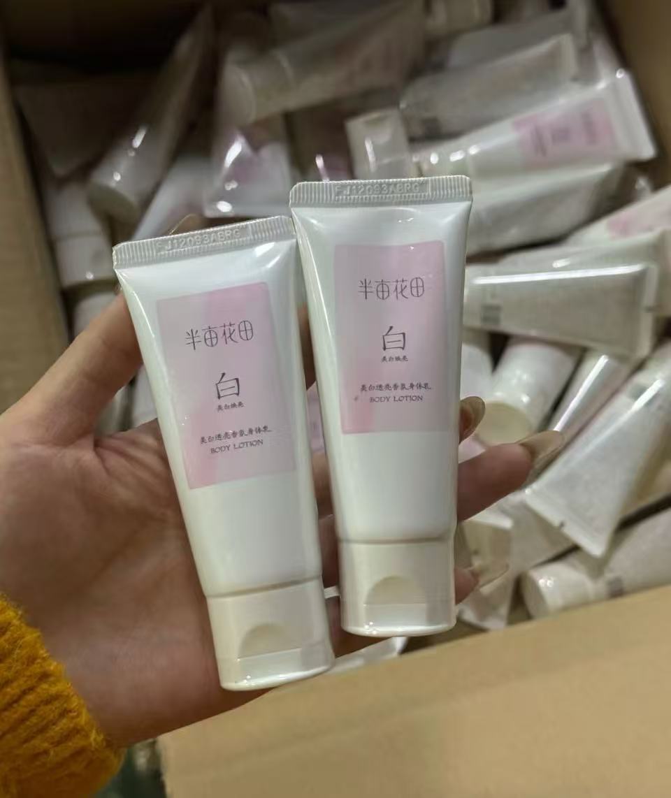半亩花田透亮香氛身体乳（30ml)拍一发二