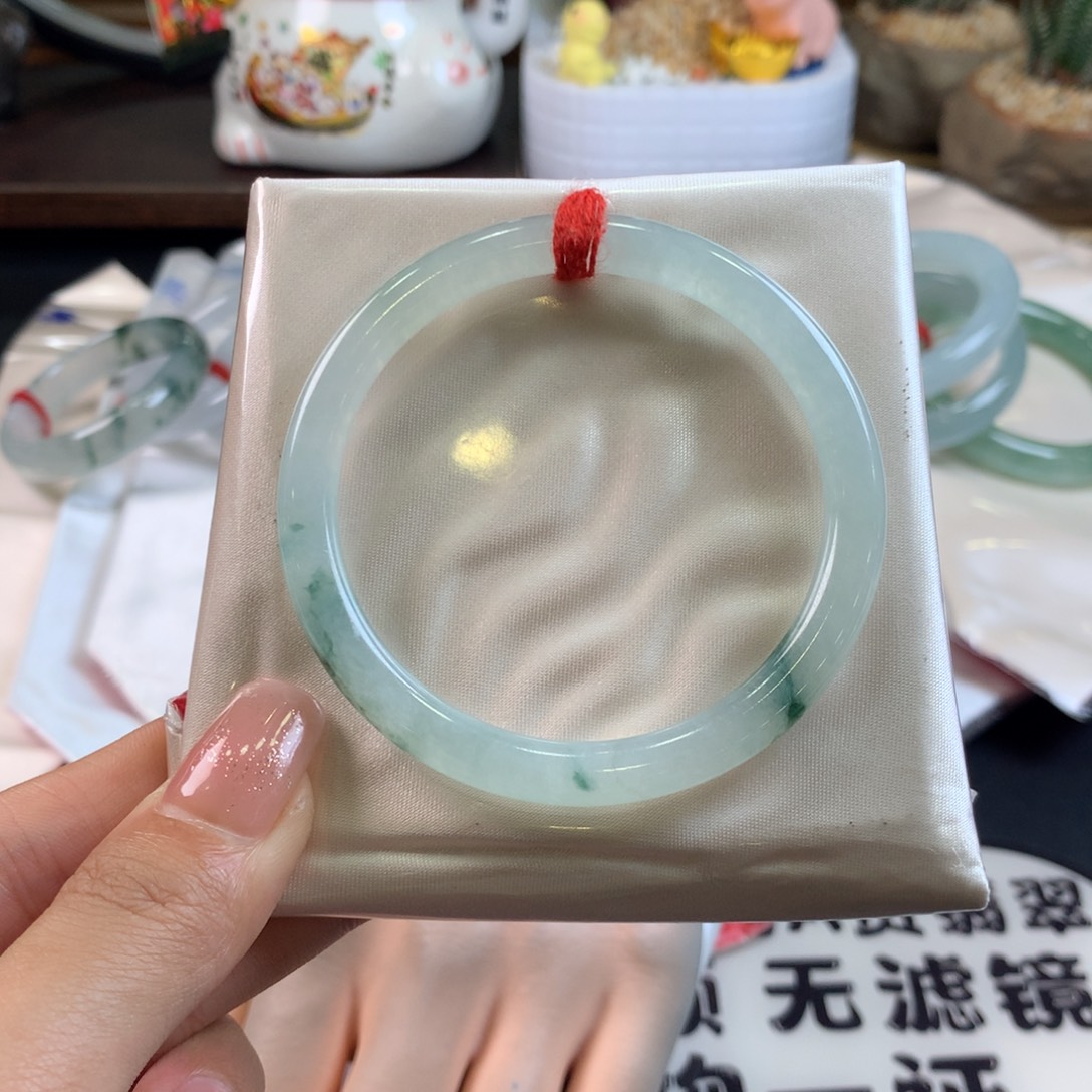 翡翠未镶嵌手镯54圈口飘花有纹捡漏