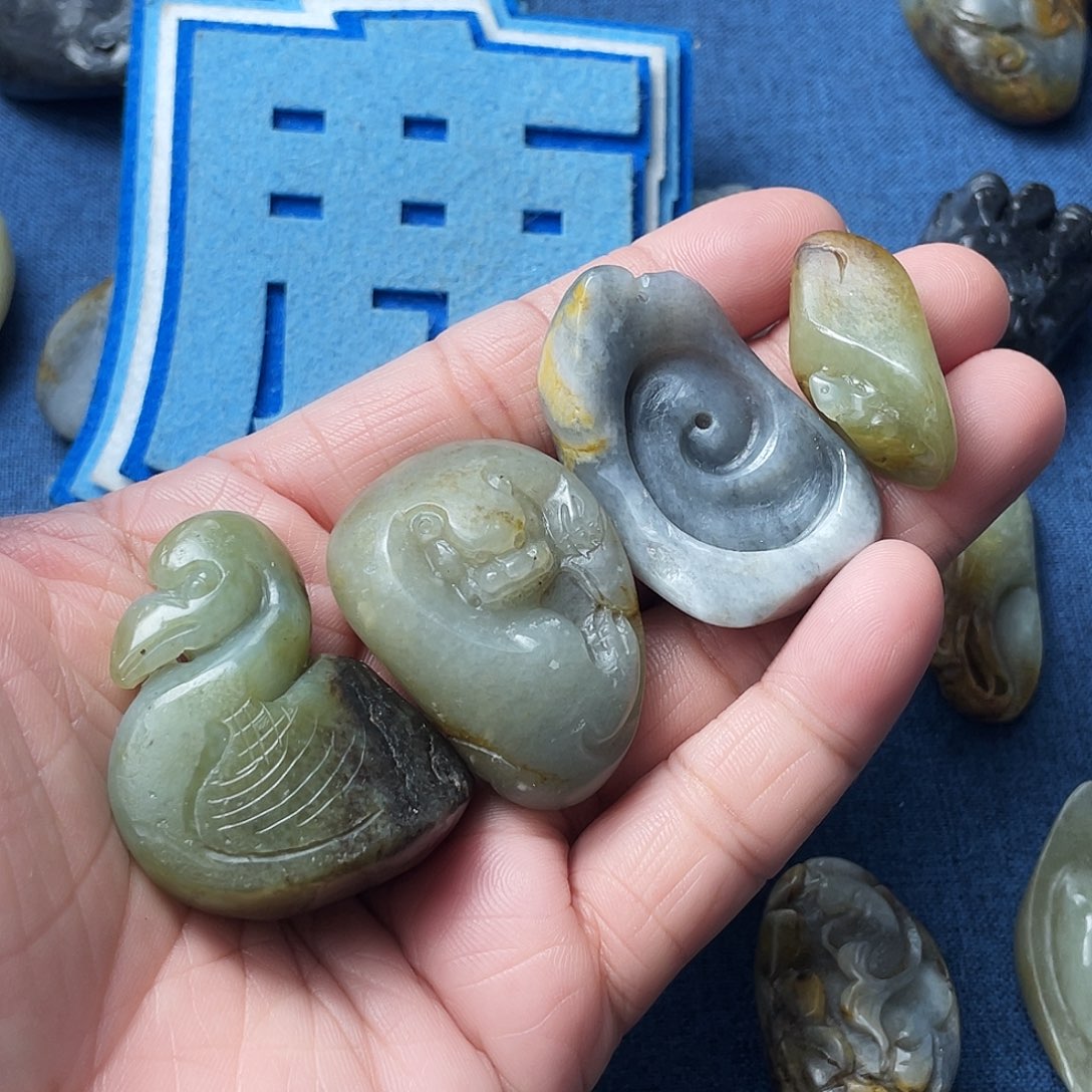 寻***弟和田玉未镶嵌颈饰