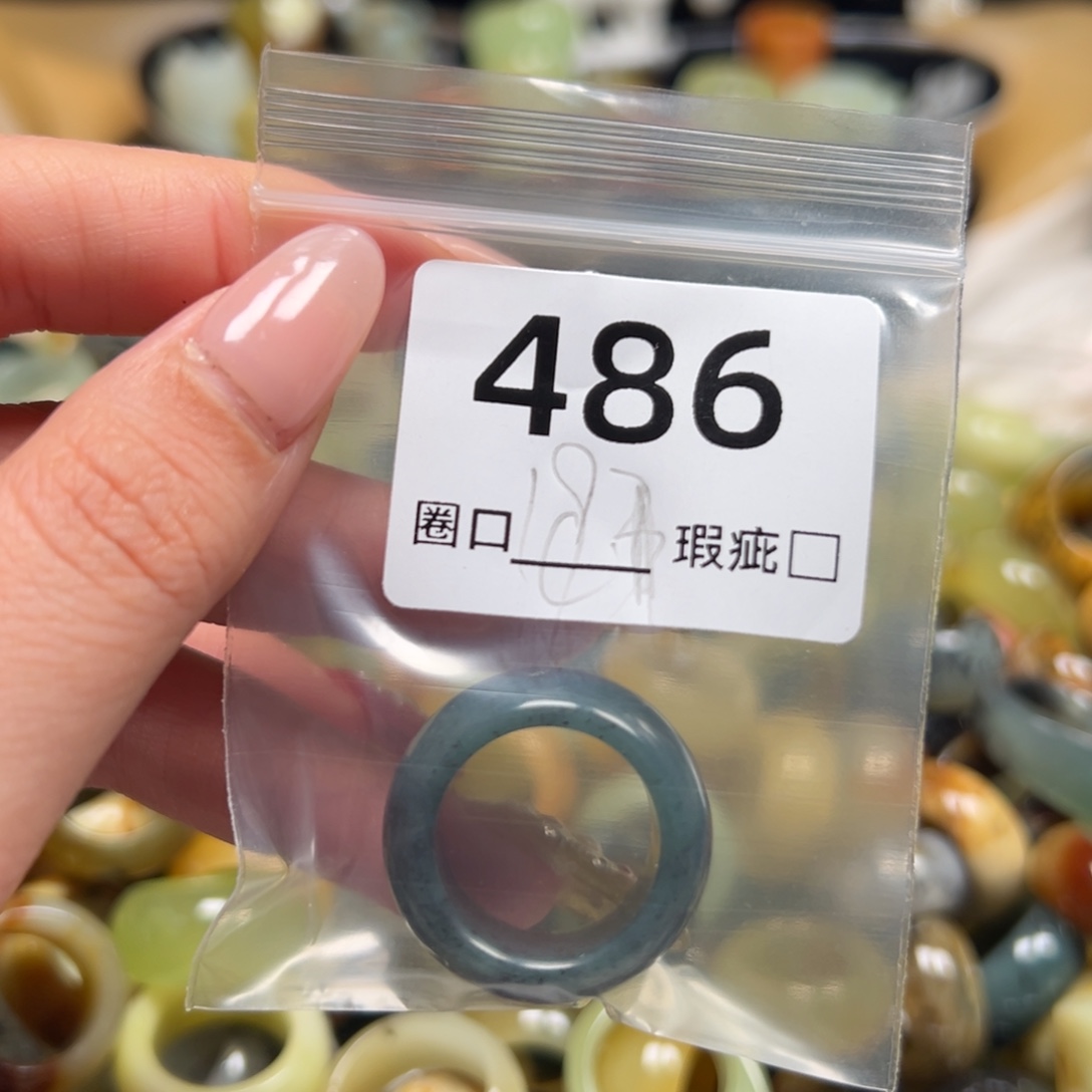惹***走蛇纹石玉未镶嵌戒指