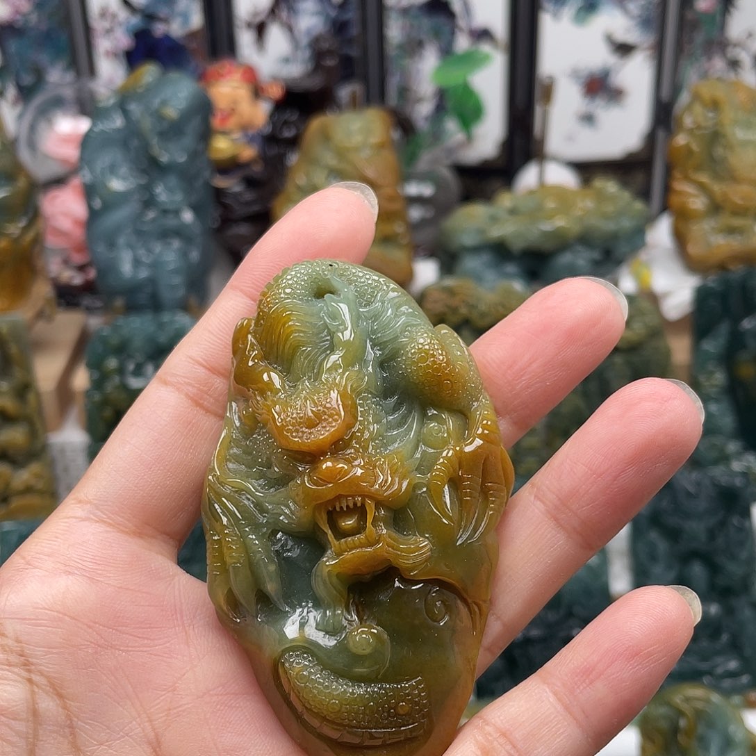 颈饰未镶嵌翡翠天然翡翠a货龙