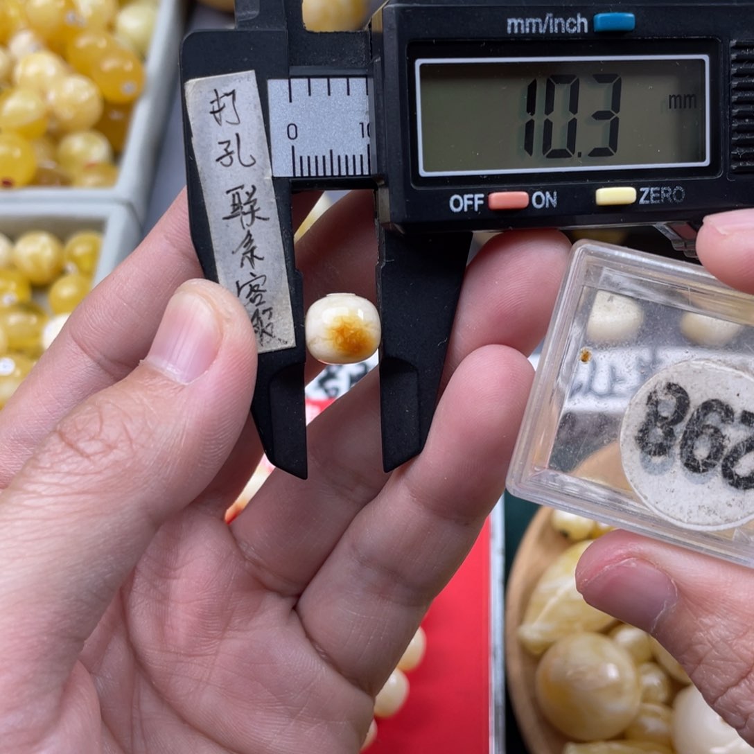 蜜蜡珠宝奇石未镶嵌