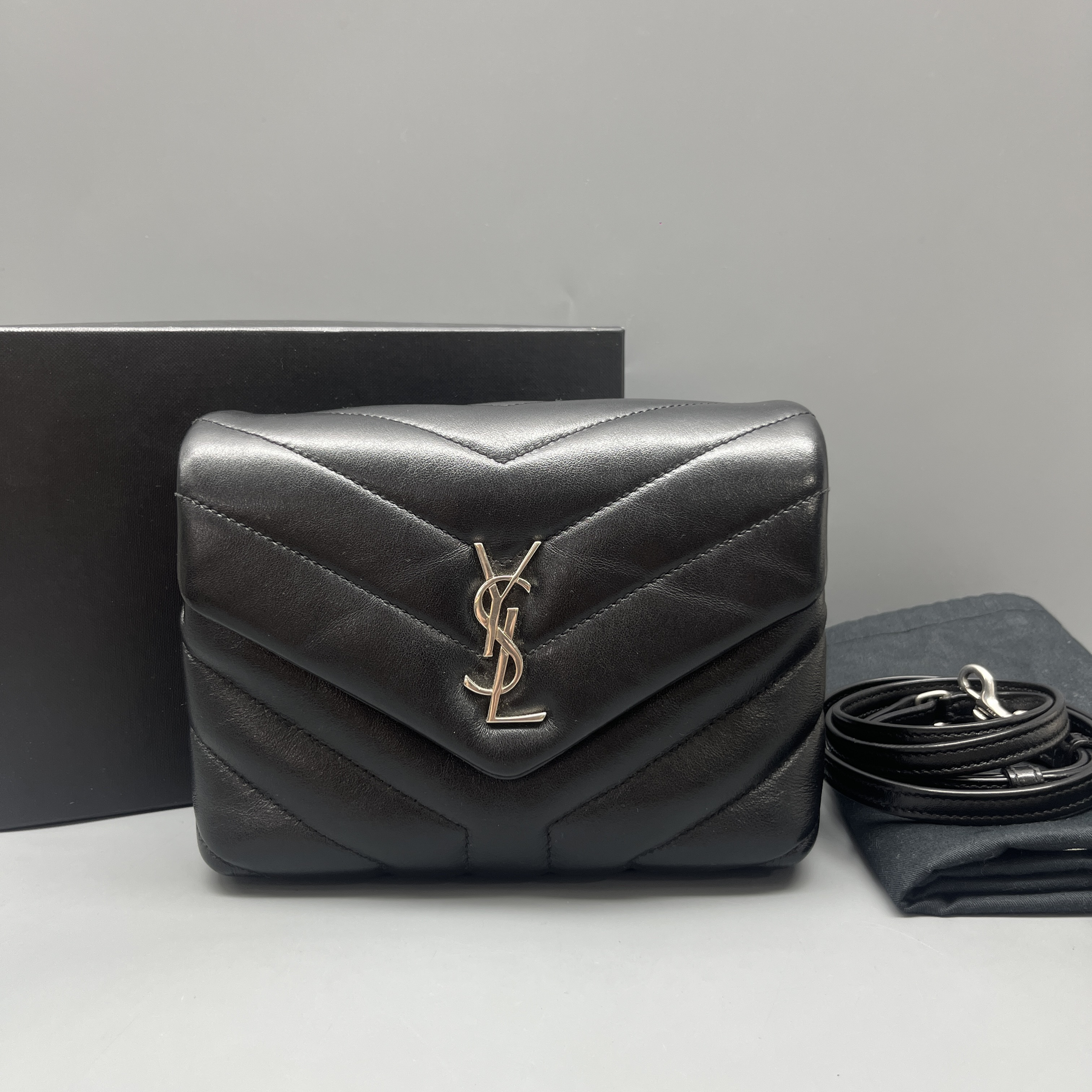95新 YSL/圣罗兰 黑银Loulou方胖子 尺寸19*14 SV16628