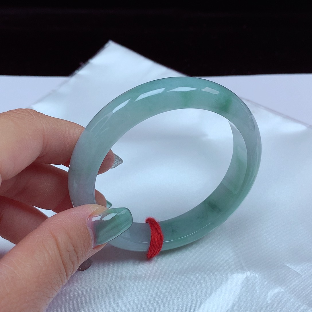 翡翠手镯未镶嵌圈口57