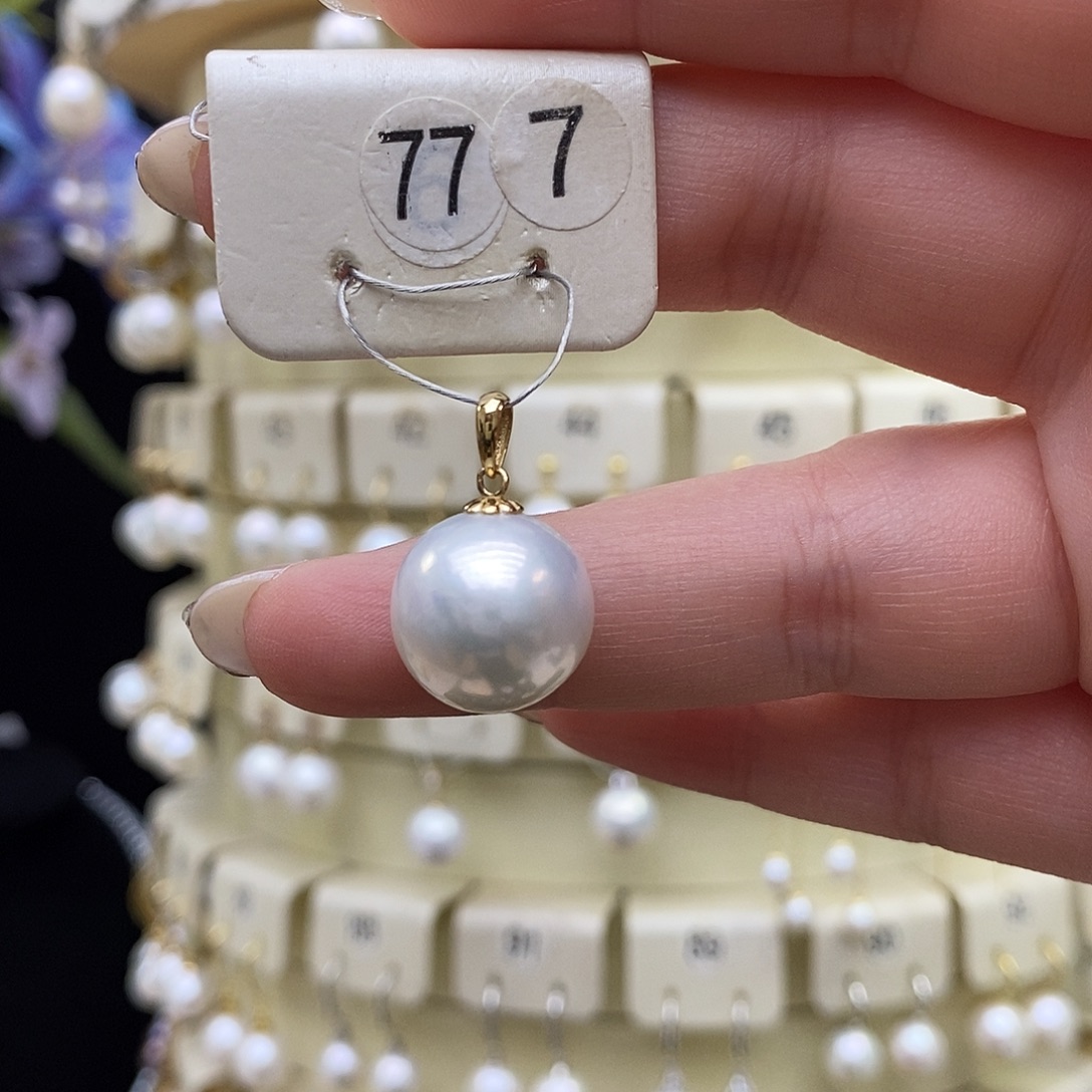 18K金镶嵌淡水珍珠吊坠