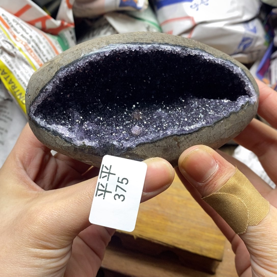 紫晶乌拉圭水晶摆件原石未镶嵌