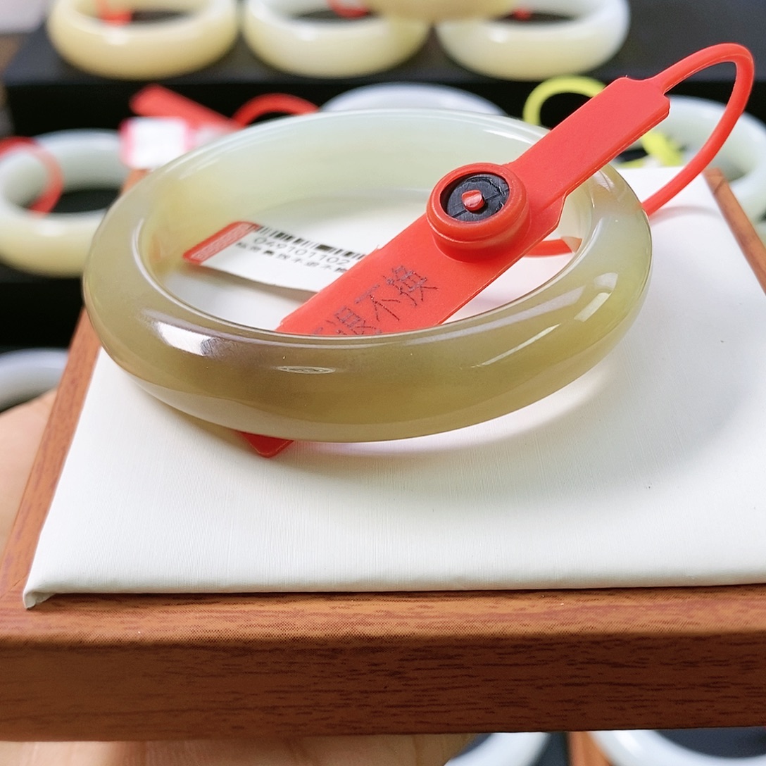 和田玉未镶嵌手镯52 