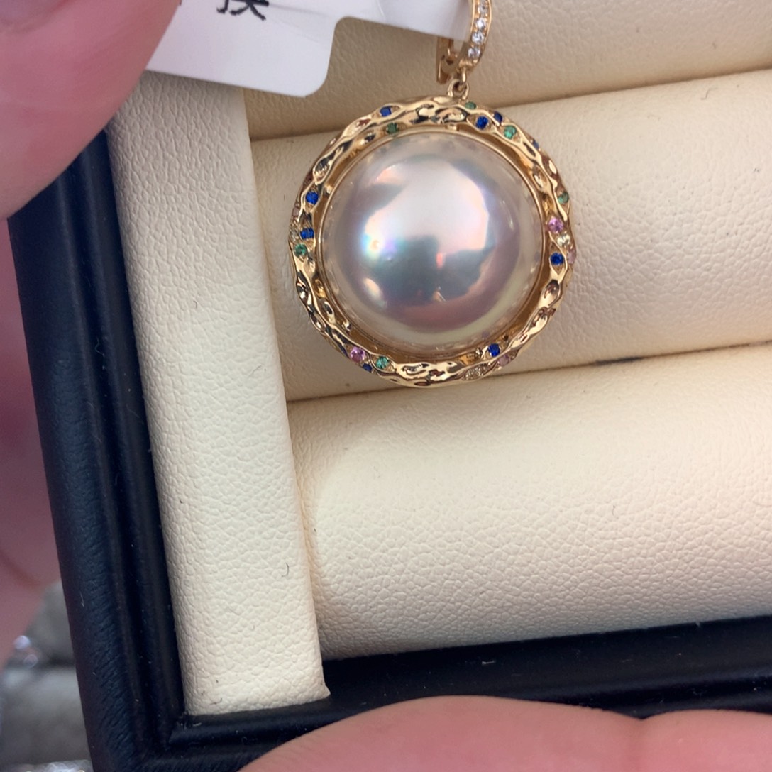 18K金镶嵌拼合珍珠（马贝珠）颈饰