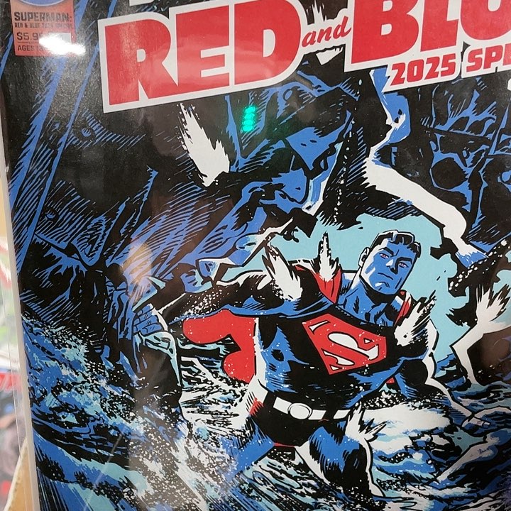 DC超人红与蓝年刊