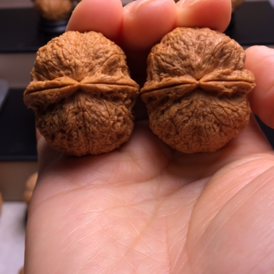 文玩核桃把件鱼子纹绣球3