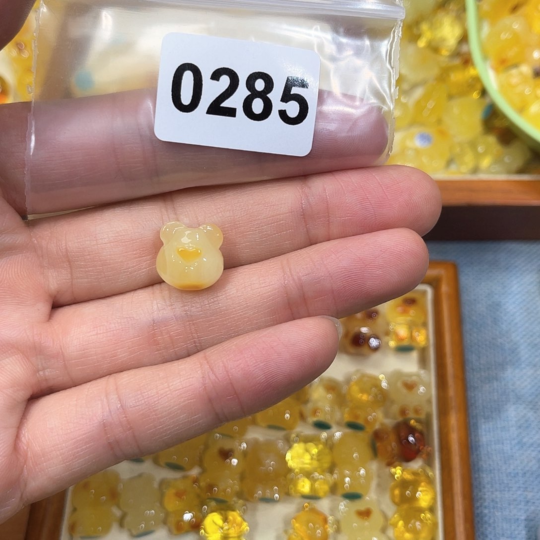 琥珀珠宝奇石未镶嵌