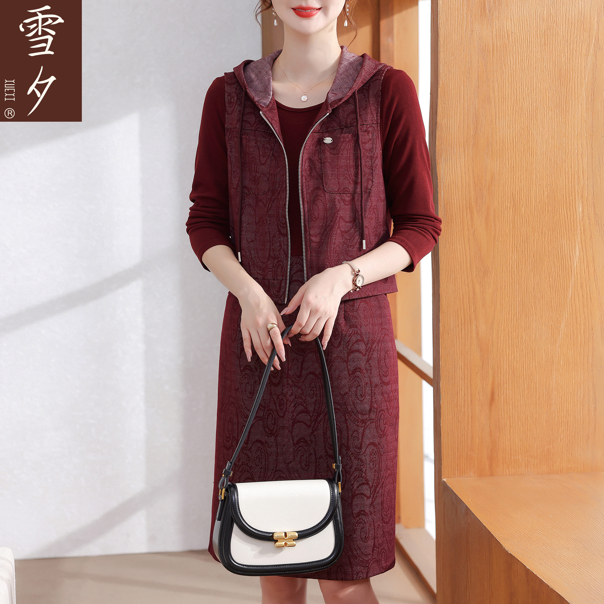 妈妈秋装2025新款连衣裙两件套时尚中老年女装春秋款洋气减龄套装