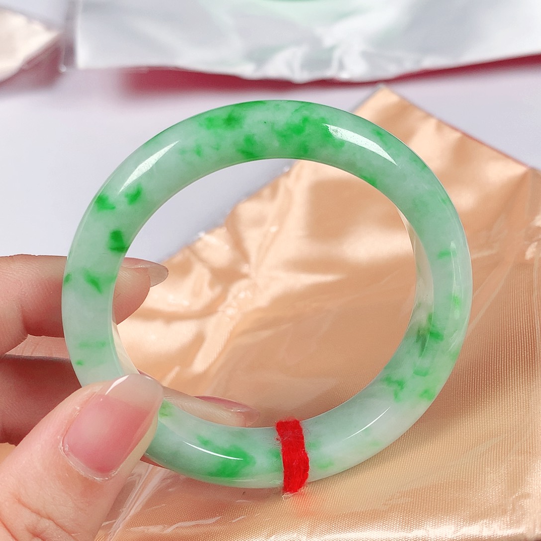 翡翠手镯未镶嵌53圈2072